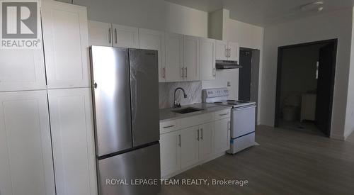 822 Marlborough Street N, Cornwall, ON - Indoor Photo Showing Kitchen