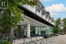 910 - 80 VANAULEY STREET Toronto, ON M5T 0C9