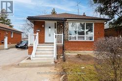 6 LARKHALL AVENUE Toronto, ON M1J 1V1