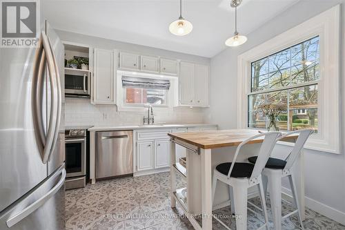 87 Lydia Street, Kitchener, ON - Indoor Photo Showing Kitchen With Upgraded Kitchen