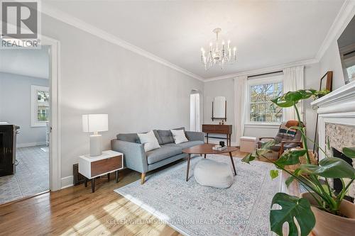 87 Lydia Street, Kitchener, ON - Indoor Photo Showing Living Room