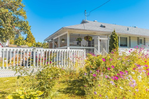 Jardin - 77 Boul. Du Bon-Pasteur, Laval (Laval-Des-Rapides), QC - Outdoor With Deck Patio Veranda