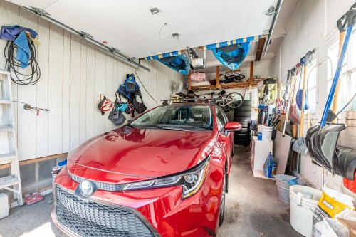 Garage - 77 Boul. Du Bon-Pasteur, Laval (Laval-Des-Rapides), QC - Indoor Photo Showing Garage
