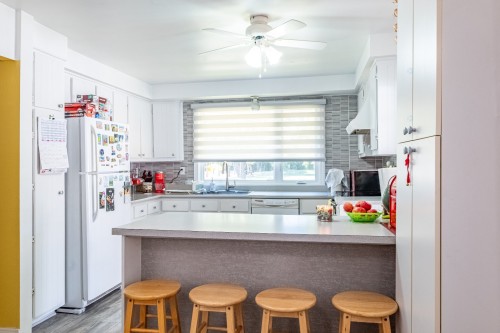 Cuisine - 77 Boul. Du Bon-Pasteur, Laval (Laval-Des-Rapides), QC - Indoor Photo Showing Other Room