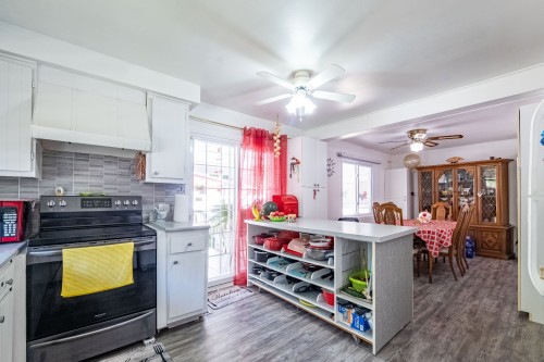 Cuisine - 77 Boul. Du Bon-Pasteur, Laval (Laval-Des-Rapides), QC - Indoor Photo Showing Kitchen