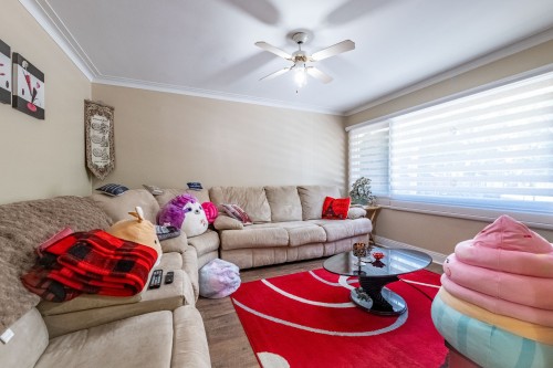 Salon - 77 Boul. Du Bon-Pasteur, Laval (Laval-Des-Rapides), QC - Indoor Photo Showing Living Room