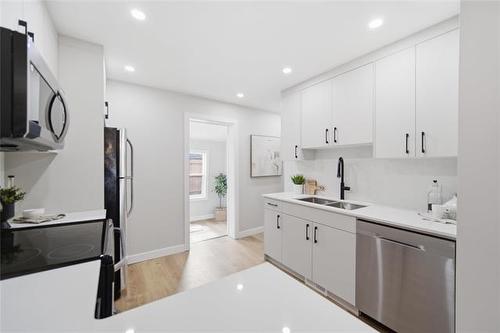 372 Harbison Ave, Winnipeg, MB 