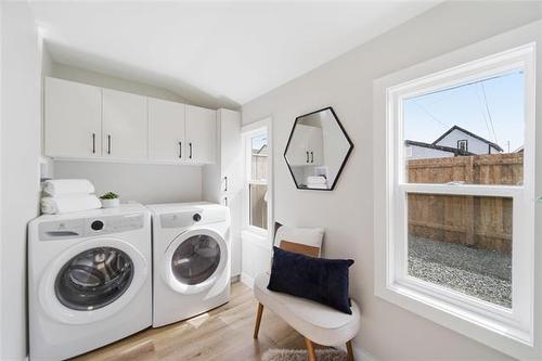 372 Harbison Ave, Winnipeg, MB 