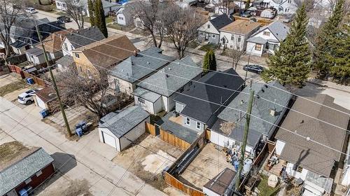 372 Harbison Ave, Winnipeg, MB 