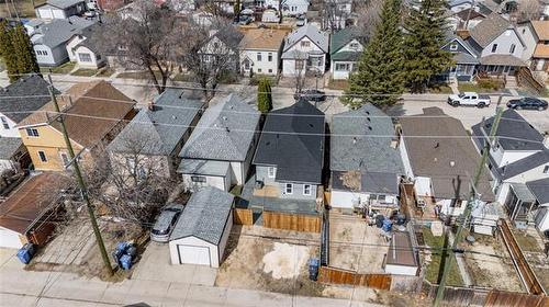 372 Harbison Ave, Winnipeg, MB 