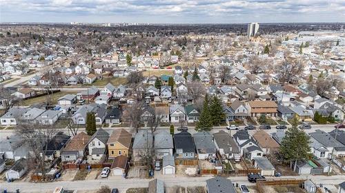 372 Harbison Ave, Winnipeg, MB 