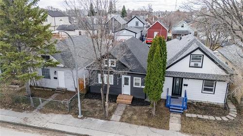 372 Harbison Ave, Winnipeg, MB 