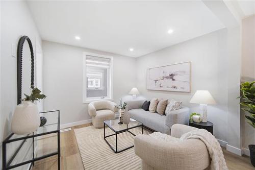 372 Harbison Ave, Winnipeg, MB 