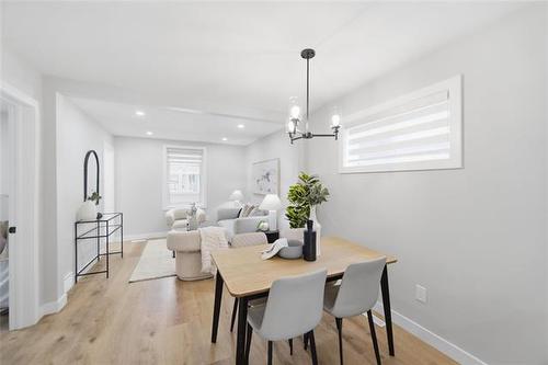 372 Harbison Ave, Winnipeg, MB 