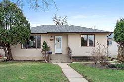 920 Calrossie BLVD  Winnipeg, MB R3T 0X1