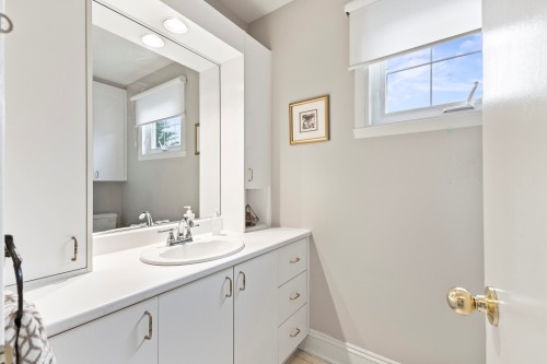 Salle d'eau - 55 Rue Argyle, Kirkland, QC - Indoor Photo Showing Bathroom