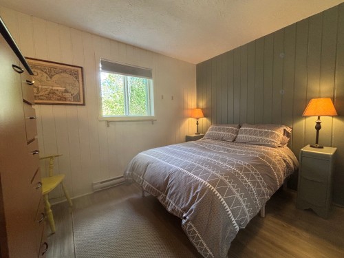 Chambre à coucher principale - 151 Ch. Lassonde, Sutton, QC - Indoor Photo Showing Bedroom
