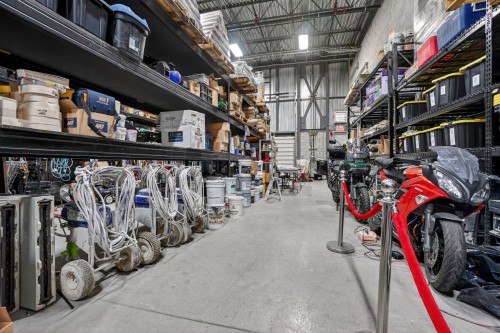 Warehouse - 115-9125 Rue Pascal-Gagnon, Montréal (Saint-Léonard), QC - Indoor