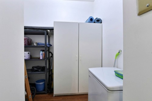 Laundry - 1-1501 Rue Notre-Dame O., Montréal (Ville-Marie), QC - Indoor