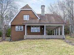 78 Arnold Drive Fall River, NS B2T 1E5