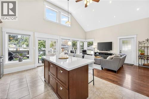 46 Bay Street, Mississauga, ON - Indoor Photo Showing Living Room