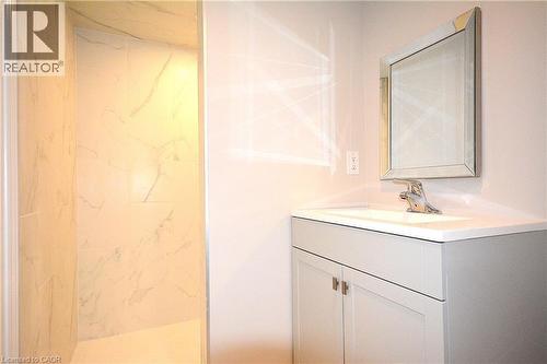144 Ottawa Street S, Hamilton, ON - Indoor Photo Showing Bathroom