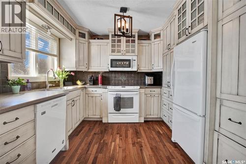 403 King Place, Warman, SK - Indoor Photo Showing Kitchen