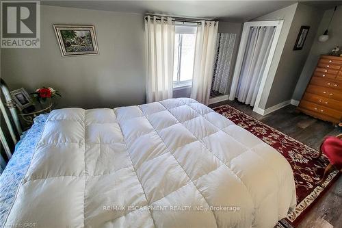 72 East 32Nd Street, Hamilton, ON - Indoor Photo Showing Bedroom