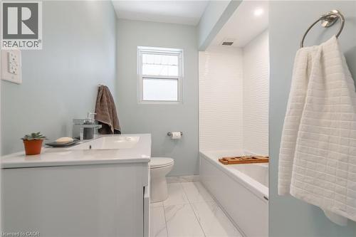 58 Sandalwood Avenue, Hamilton, ON - Indoor Photo Showing Bathroom
