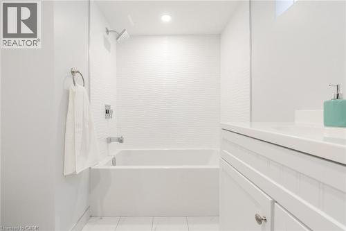 58 Sandalwood Avenue, Hamilton, ON - Indoor Photo Showing Bathroom
