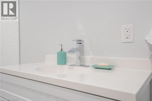 58 Sandalwood Avenue, Hamilton, ON - Indoor Photo Showing Bathroom