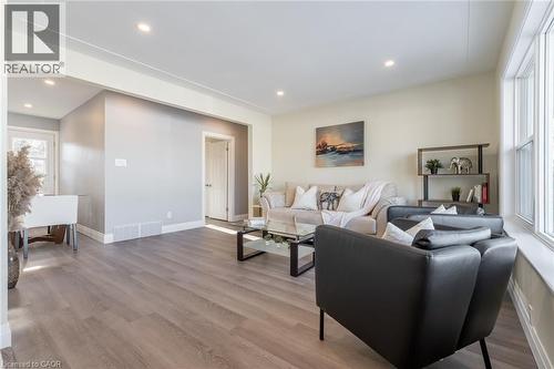 58 Sandalwood Avenue, Hamilton, ON - Indoor Photo Showing Living Room