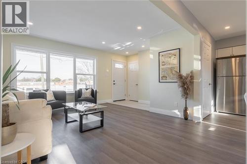 58 Sandalwood Avenue, Hamilton, ON - Indoor Photo Showing Living Room