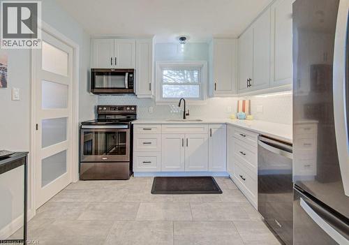 549 Dunbar Road, Kitchener, ON - Indoor Photo Showing Kitchen