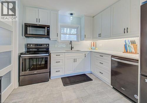 549 Dunbar Road, Kitchener, ON - Indoor Photo Showing Kitchen
