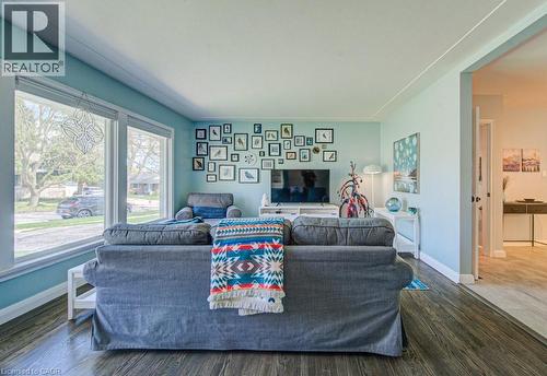 549 Dunbar Road, Kitchener, ON - Indoor Photo Showing Living Room