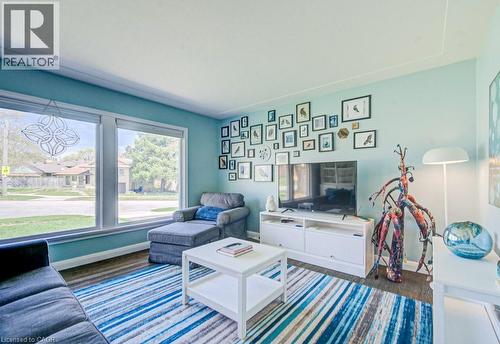 549 Dunbar Road, Kitchener, ON - Indoor Photo Showing Living Room