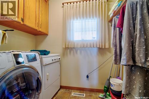 3623 Hanna Bay, Regina, SK - Indoor Photo Showing Laundry Room