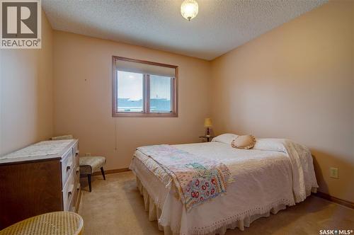 3623 Hanna Bay, Regina, SK - Indoor Photo Showing Bedroom