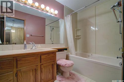 3623 Hanna Bay, Regina, SK - Indoor Photo Showing Bathroom