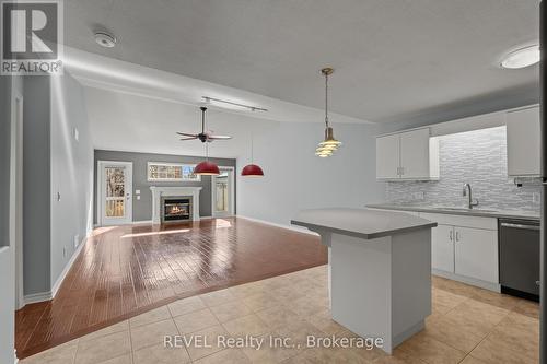 Kitchen/Living room - 3 - 605 Welland Avenue, St. Catharines (Carlton/Bunting), ON - Indoor Photo Showing Kitchen With Upgraded Kitchen