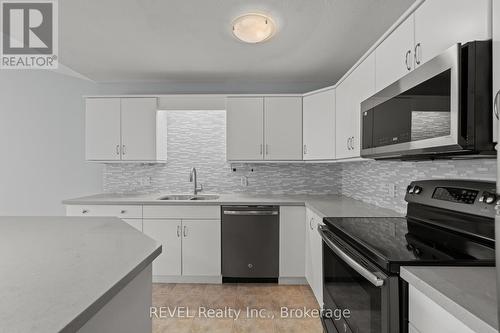 3 - 605 Welland Avenue, St. Catharines (Carlton/Bunting), ON - Indoor Photo Showing Kitchen With Double Sink