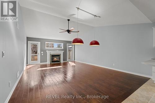 3 - 605 Welland Avenue, St. Catharines (Carlton/Bunting), ON - Indoor With Fireplace