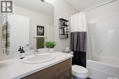 122 Greyeyes-Steele Way, Saskatoon, SK - Indoor Photo Showing Bathroom