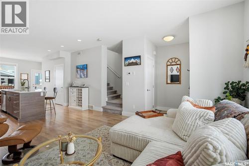 122 Greyeyes-Steele Way, Saskatoon, SK - Indoor Photo Showing Living Room