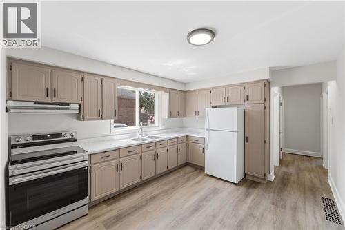 80 Malta Drive, Hamilton, ON - Indoor Photo Showing Kitchen