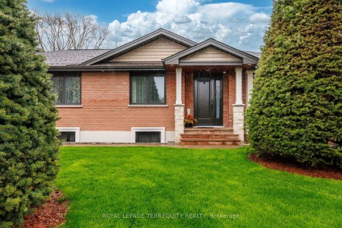 582 Hyacinthe Boulevard, Mississauga, ON - Indoor Photo Showing Living Room