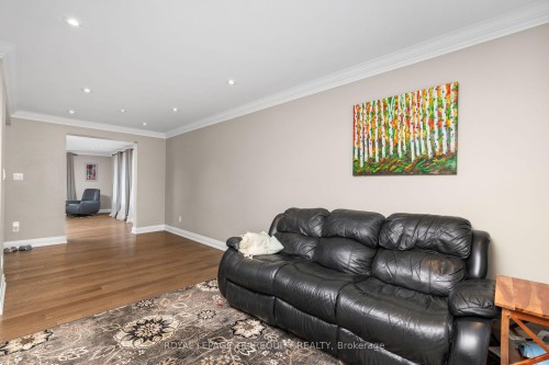582 Hyacinthe Boulevard, Mississauga, ON - Indoor Photo Showing Kitchen With Stainless Steel Kitchen With Upgraded Kitchen