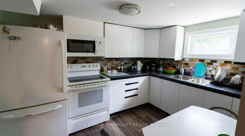 582 Hyacinthe Boulevard, Mississauga, ON - Indoor Photo Showing Laundry Room