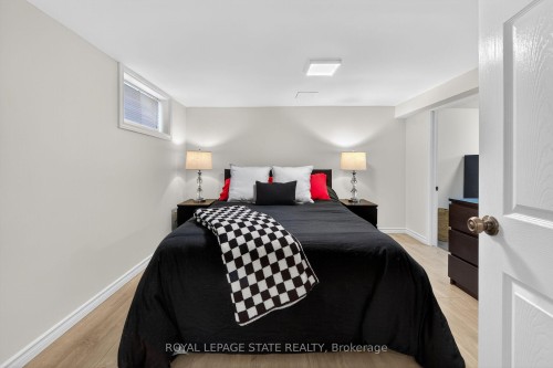 844 Upper Wellington Street, Hamilton, ON - Indoor Photo Showing Bedroom